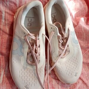 On Running Kids Sneakers in Light Pink and White